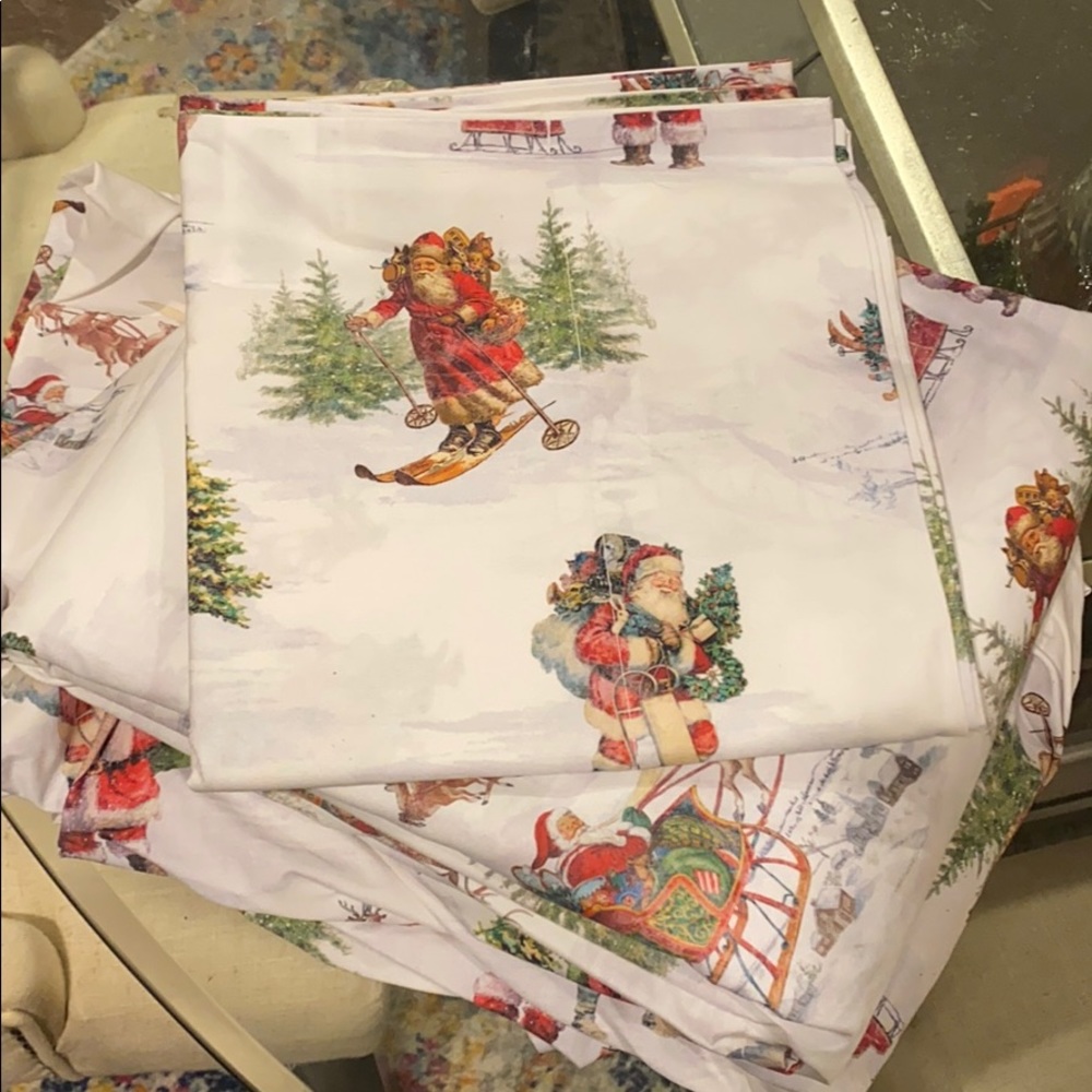 Pottery Barn Santa organic cotton full sheet set.